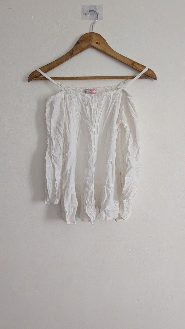 Crissa White Off-Shoulder Peplum Top with Straps (Category: Blouses) located in Quezon City. Submitted by maff_mallow (Listing ID 1450547856, Image 2). Description: ✅Size: Medium ✅Condition: excellent ✅ Length: 18 in, sleeve length: 14in ✅Fabric: Cotton & Polyester ✅3/4 length sleeves with slight flare .