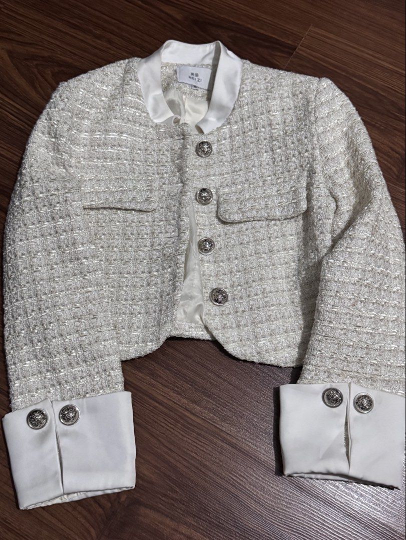 cropped tweed coat (Category: Coats, Jackets and Outerwear) located in Manila. Submitted by ch4eo (Listing ID 1450704599, Image 1). Description: NEVER BEEN USED no signs of usage and flaws. good condition and size xxs - small.