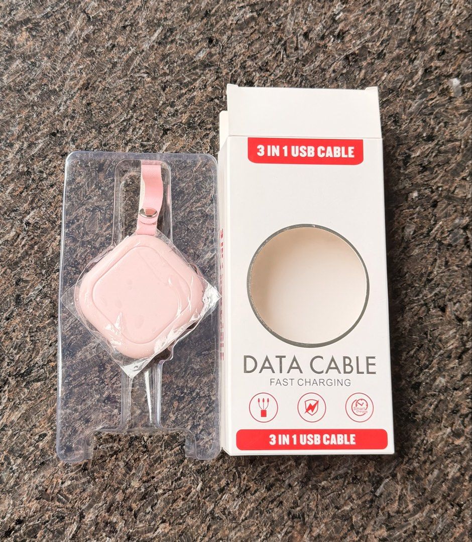 Data Cable （分類：充電器及電線）位於 Hong Kong。 由 easymnm 提交（商品編號 1450615701，圖片 3）。簡介： Data Cable Fast Charging 三合一快义線。