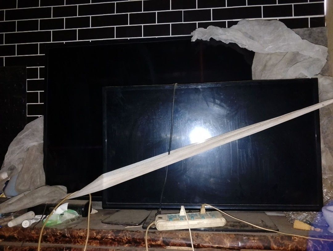 RUSH | Defective|Samsung LED TV (Category: TV) located in Manila. Submitted by aisjam1784 (Listing ID 1450681590, Image 1). Description: READ/BASAHIN. I WILL NOT RESPOND TO INQUIRIES FOR DETAILS ALREADY HERE. DON'T CALL. PIPI PO AKO. DI KO PO MASASAGOT. ***OFFER YOUR PRICE*** Power supply yung sira, no video or sound No warranty since I'm selling this as defective Walang remote 42 inch NOT A SMART TV Had this since 2014 RFS: nakatambak na lang. P