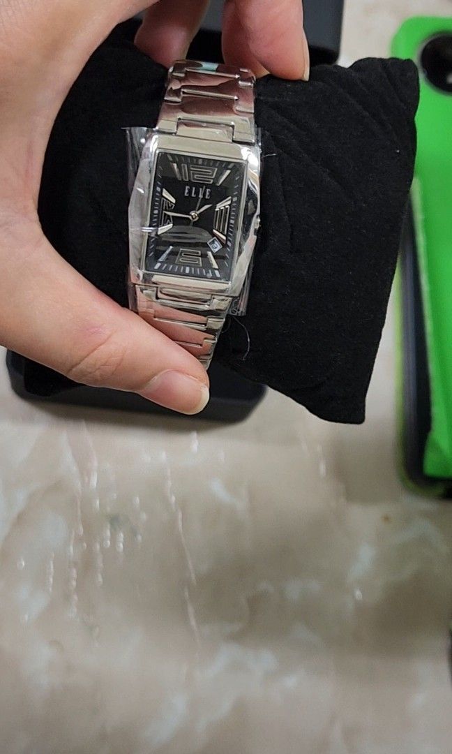 由 skiespreloved13 (刊登 ID 1450720013，圖片 3) 提交，位於 桃園市 (Taoyuan) 的 Elle (類別：手錶)，說明：。