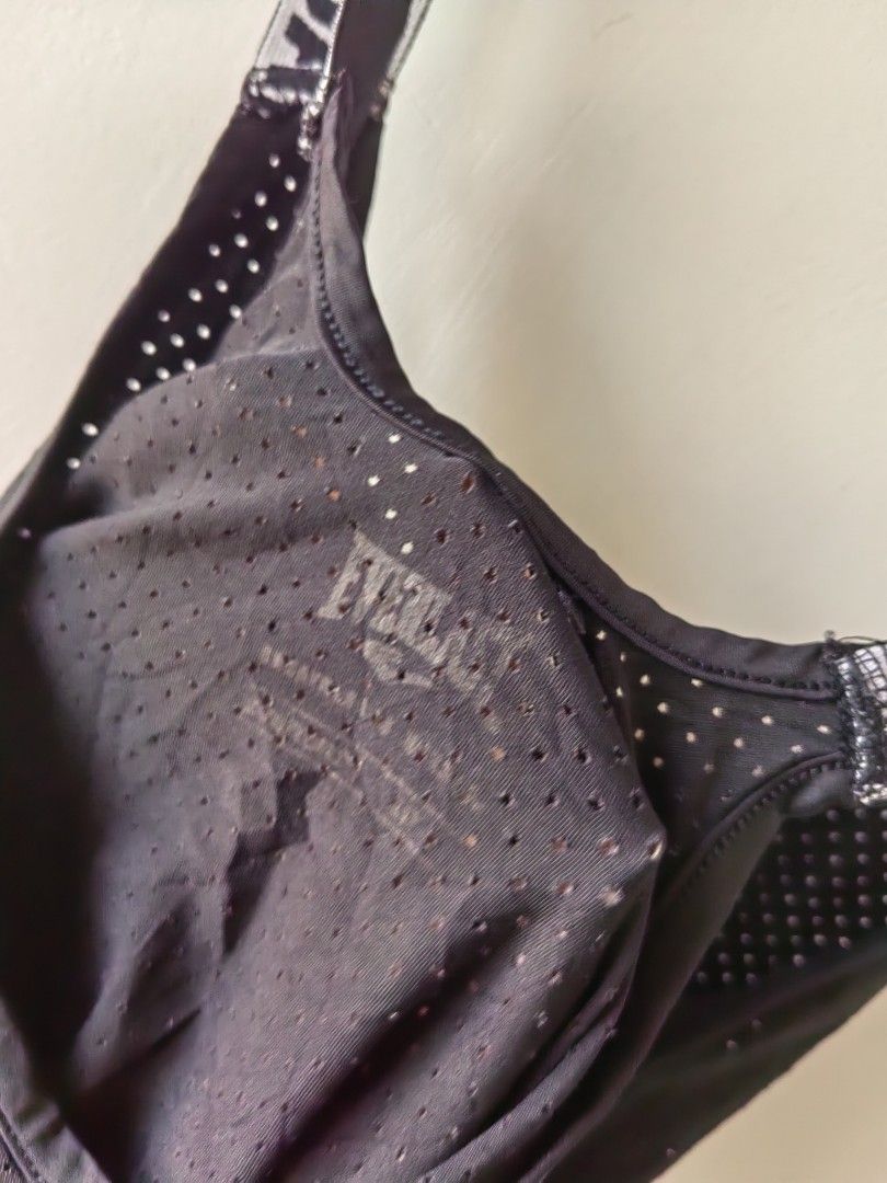 Everlast Drifit Singlet Tank (L) (Category: Activewear) located in Baguio. Submitted by kacijom (Listing ID 1450699080, Image 3). Description: ₱200 ️•Everlast Drifit Singlet •Size L •8/10 (Good Used Condition) ❌NO RUSH SHIPPING!❌ •Color may vary due to lighting.