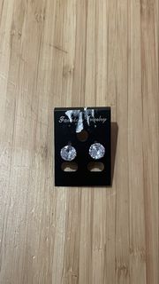 (Category: ) located in . Submitted by yourfavthrift._0 (Listing ID 1450612638, Image 1). Description: .