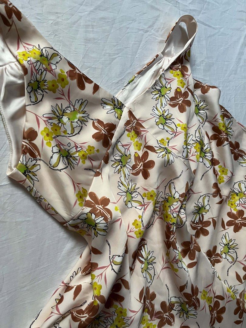 Floral Print Maxi Dress (Category: Dresses) located in Manila. Submitted by rakel_solenn (Listing ID 1450606138, Image 2). Description: .