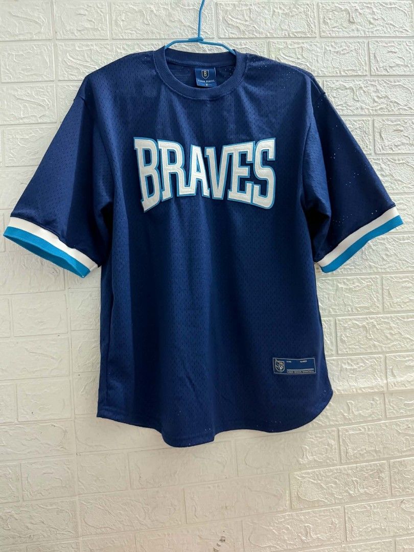 由 thrift_store_8 (刊登 ID 1450535946，圖片 1) 提交，位於 台北市 (Taipei) 的 Fubon braves (類別：T恤、Polo衫)，說明：。