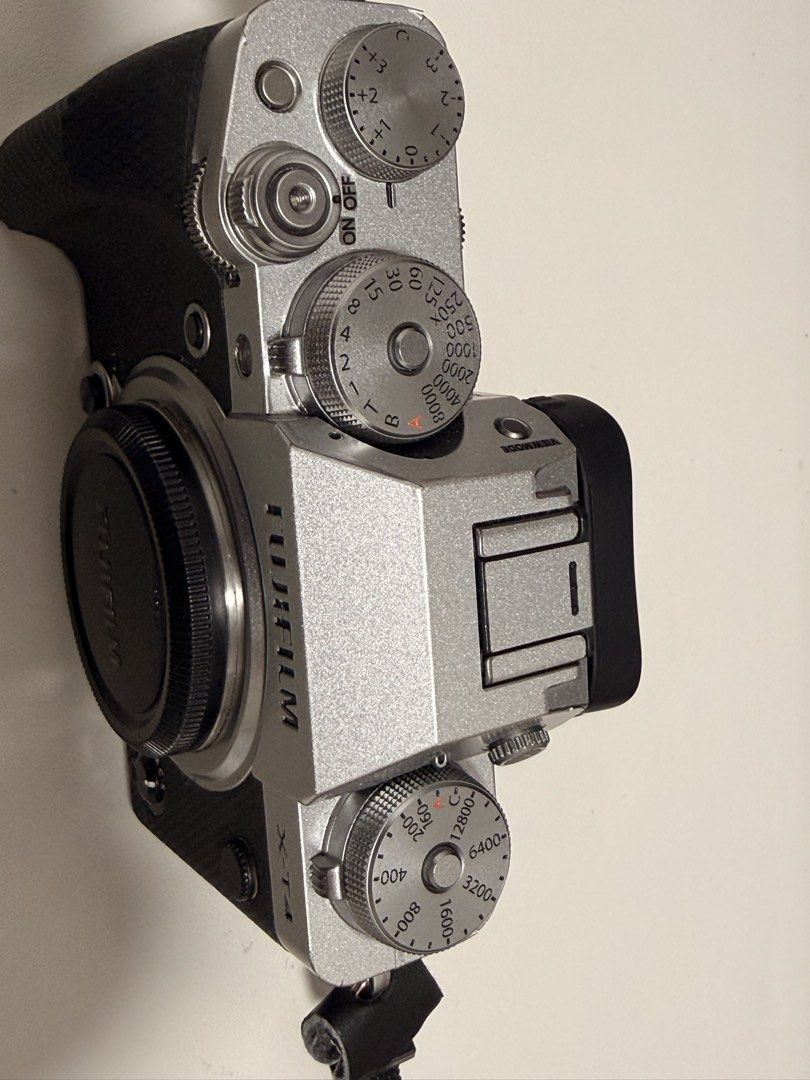 Fujifilm XT4 (Category: Cameras) located in Kota Kinabalu. Submitted by hillarychee113 (Listing ID 1450735641, Image 2). Description: WTS XT4 Lightly used , 9/10 new Full body stickers since day one purchased. Shuttercount : 3325.