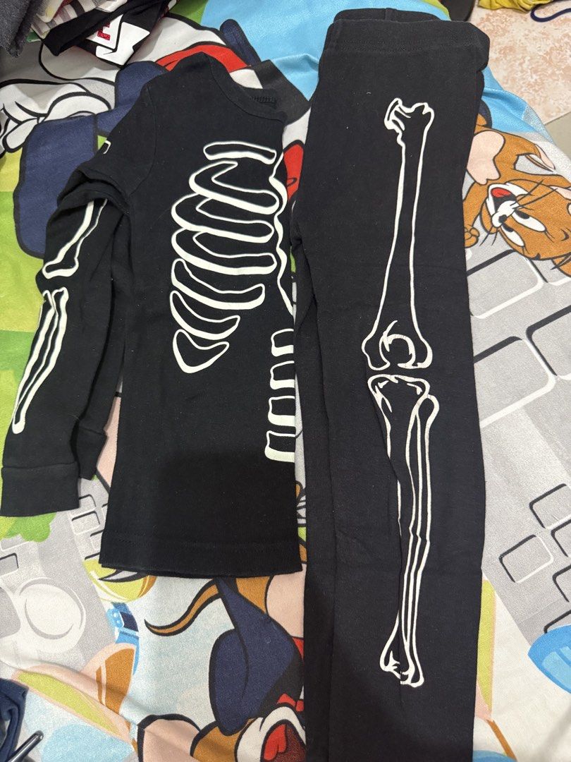 Gap Kids Skeleton Long Sleeve Pajama Set (Category: Babies & Kids Fashion) located in Taguig. Submitted by crismarie25 (Listing ID 1450636084, Image 1). Description: - Black long sleeve top and pants set with white skeleton print. - Features a full skeleton print on chest, arms, and legs. - Ideal for Halloween costumes or everyday spooky fun. - Comfortable for sleeping and lounging. RFS: outgrown by my son Please manage your expectations, these a