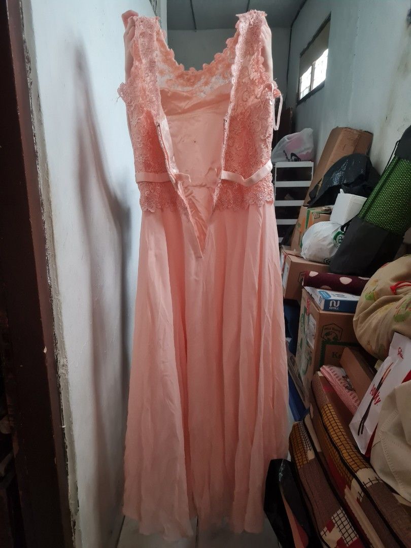 Gaun pesta wanita pink salem (Kategori: Gaun & Rok) berada di Jakarta Barat. Dikirim oleh devil43291 (ID iklan 1450663341, Gambar 2). Deskripsi: barang hanya pernah dipakai sekali. minus hanya di hiasan depan dan ujung resleting karatan. bisa nego..