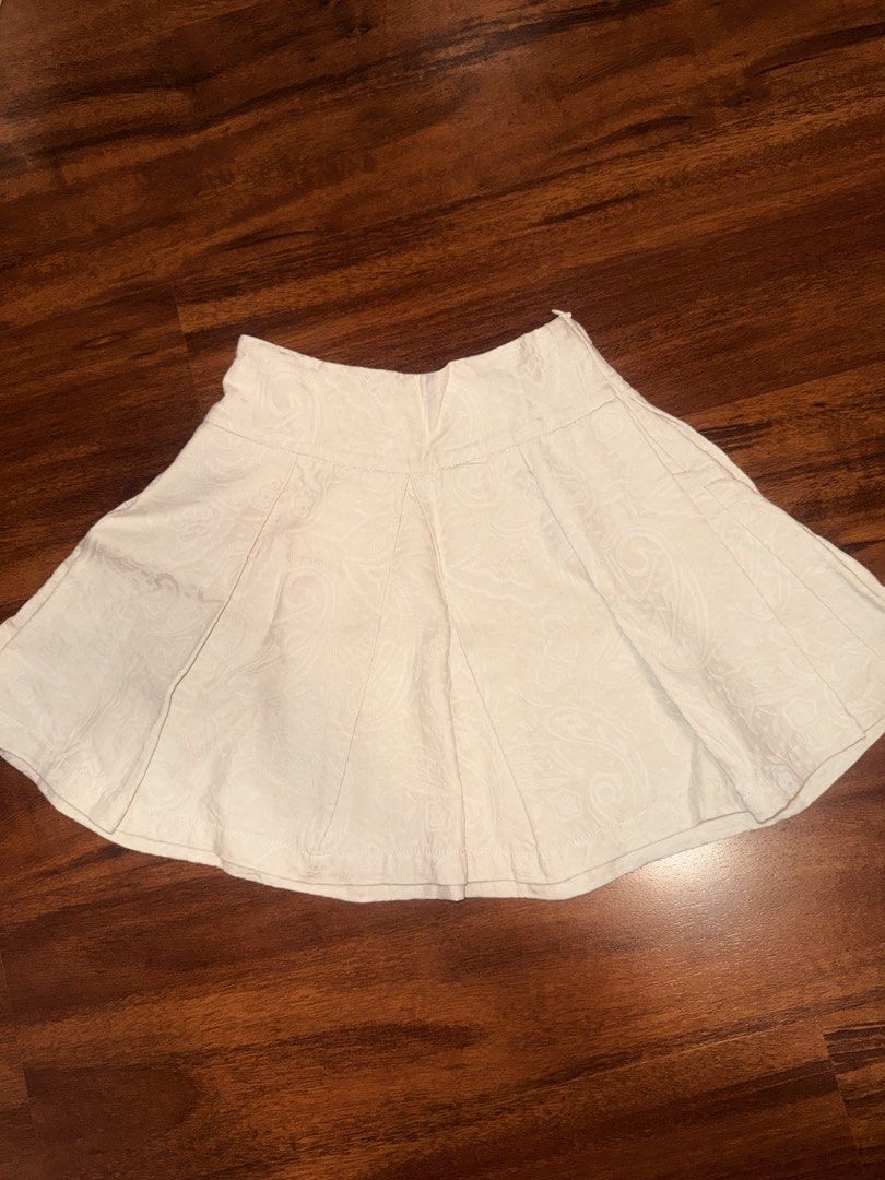 Gingersnaps off White Textured A-Line Skirt (Category: Babies & Kids Fashion) located in Cabanatuan. Submitted by baju101 (Listing ID 1450661568, Image 1). Description: - White A-line skirt - High-waisted with pleats - Subtle textured pattern - Versatile: perfect for dressing up or down - Easy to pair with any top.