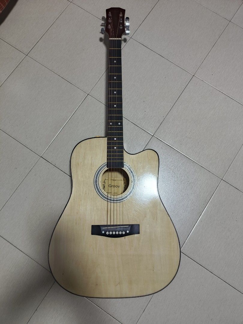 Gitar groom (Category: Musical Instruments) located in Segamat. Submitted by uushsj (Listing ID 1450532169, Image 1). Description: baru beli 4 bulan lepas.