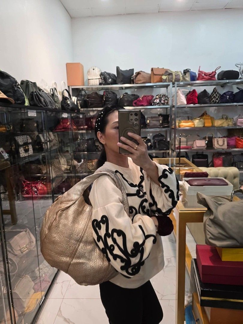 Givenchy Metallic Gold Hobo Bag Authentic💯💯 (Category: Luxury Bags & Wallets) located in Davao. Submitted by SecondhandItems97 (Listing ID 1450679055, Image 3). Description: Medium size Includes generic dustbag.