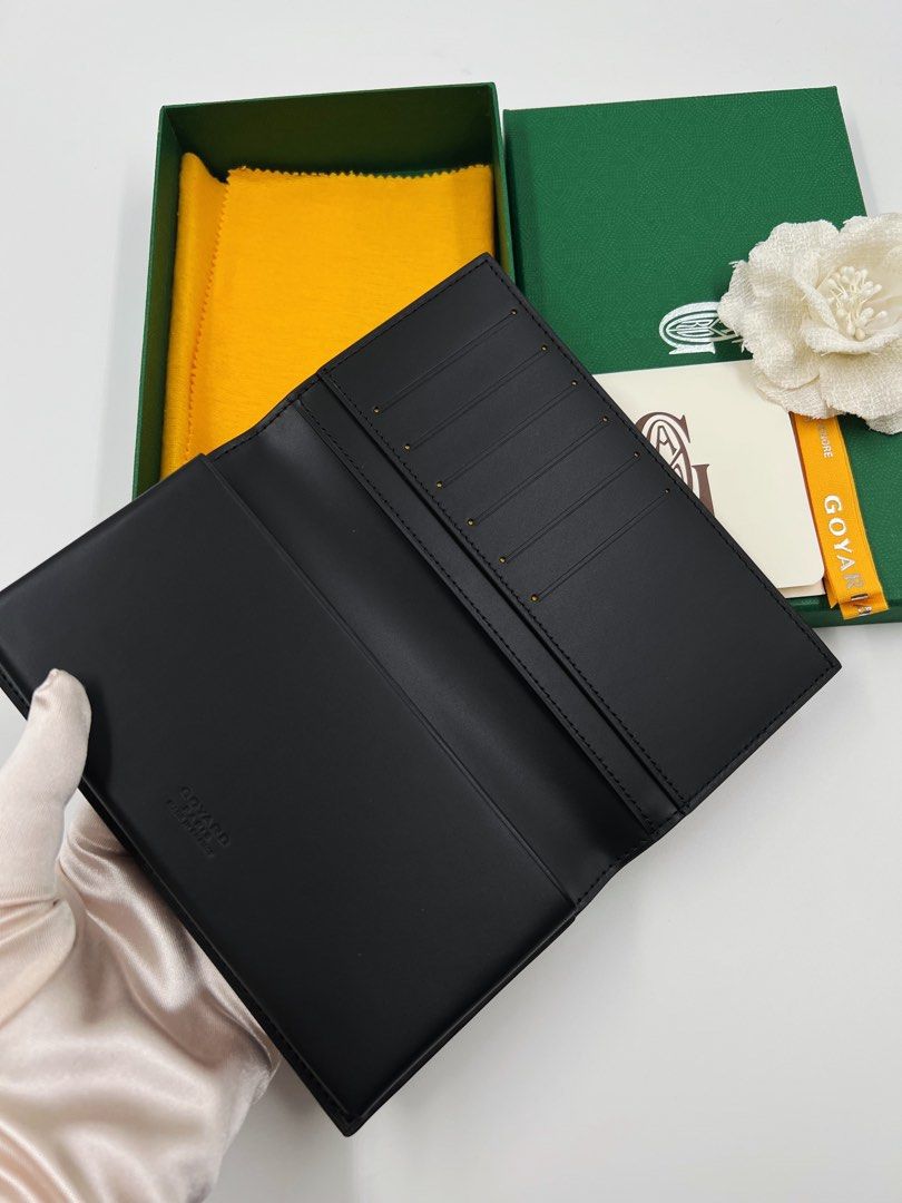 ⚜️Goyard - Saint lambert / phone wallet (Category: Luxury Bags & Wallets) located in Makati City. Submitted by 90sangel (Listing ID 1450633865, Image 3). Description: *The Saint-Lambert wallet is a universal phone case with all the everyday essentials in one place 🪪💸 •Size: 17.5 x 10cm •Condition: New with 6 card slots, 2 flat pockets, large pocket for notes or a phone. *The case also protects your phone from everyday bumps and scratches. Its s