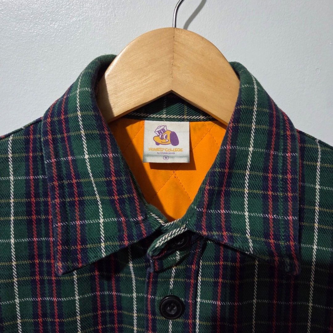 GU x Studio Seven Padded Shirt Jacket (Category: Coats, Jackets and Outerwear) located in Caloocan City. Submitted by jed_ds (Listing ID 1450713309, Image 2). Description: - Green plaid flannel shirt from GU - Features orange quilted lining - 'Honest College' embroidery on the back Small (In inches) Chest 20 Length 27 Shoulders 19.5 Sleeves 21.