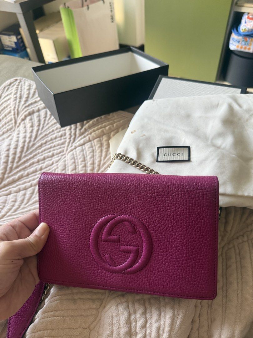 Gucci Pink Leather Soho Disco Wallet on Chain (Category: Luxury Bags & Wallets) located in Taguig. Submitted by shanmabasa (Listing ID 1450733270, Image 2). Description: - Authentic Gucci Wallet on Chain - Color: Pink textured leather - Iconic interlocking G logo - Silver chain strap - Interior: Card slots and zip pocket - Includes original box and dust bag - dust bag is stained but bag is great condition - Ideal for carrying essentials.