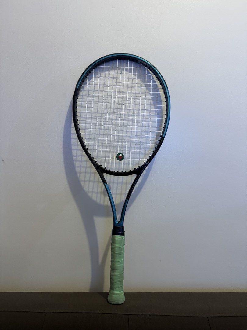 Head Gravity Tennis Racket (Category: Racket and Ball Sports) located in Paranaque City. Submitted by _albert_ (Listing ID 1450727945, Image 2). Description: .