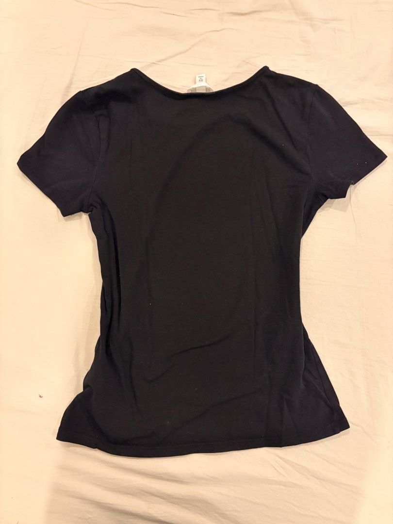 h&m black tight fitted top basic full length tee (Category: Shirts) located in Marikina City. Submitted by cherie.470 (Listing ID 1450632556, Image 2). Description: - color: black - brand: H&M - size: m on tag (stretchy fitted material, can fit xs-l) worn a few times but no stains or tears perfect condition rfs declutteringg round crew neck + shortsleeves full length top dm for price nego / ww #TAGS: y2k vintage retro baddie snatched fitted style