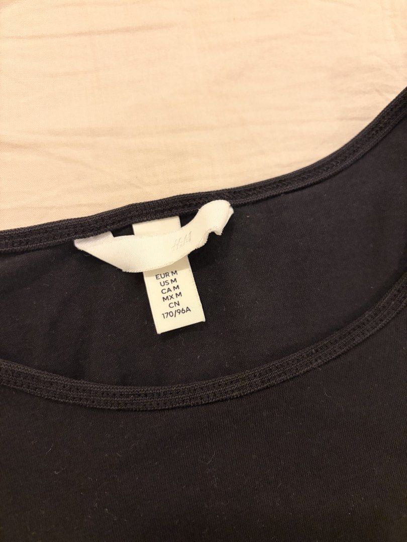 h&m black tight fitted top basic full length tee (Category: Shirts) located in Marikina City. Submitted by cherie.470 (Listing ID 1450632556, Image 3). Description: - color: black - brand: H&M - size: m on tag (stretchy fitted material, can fit xs-l) worn a few times but no stains or tears perfect condition rfs declutteringg round crew neck + shortsleeves full length top dm for price nego / ww #TAGS: y2k vintage retro baddie snatched fitted style