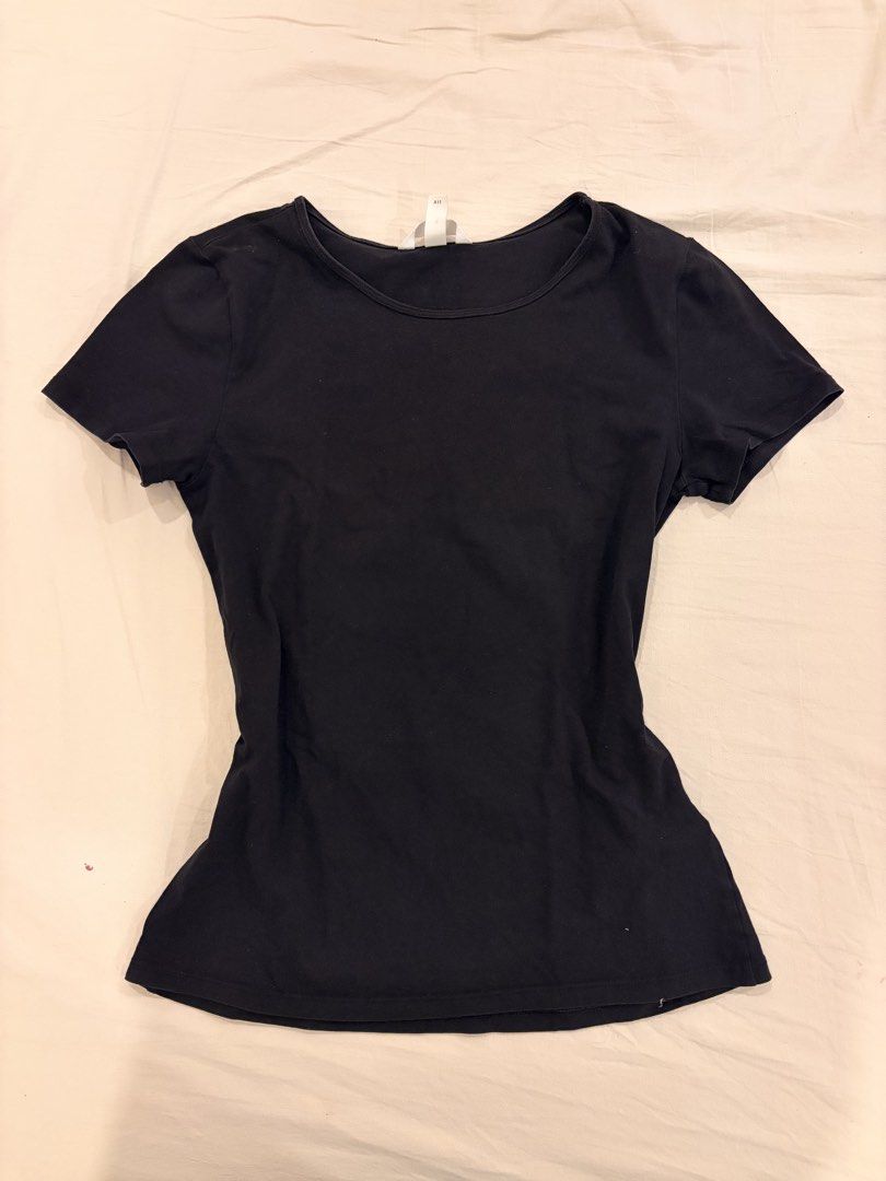 h&m black tight fitted top basic full length tee (Category: Shirts) located in Marikina City. Submitted by cherie.470 (Listing ID 1450632556, Image 1). Description: - color: black - brand: H&M - size: m on tag (stretchy fitted material, can fit xs-l) worn a few times but no stains or tears perfect condition rfs declutteringg round crew neck + shortsleeves full length top dm for price nego / ww #TAGS: y2k vintage retro baddie snatched fitted style
