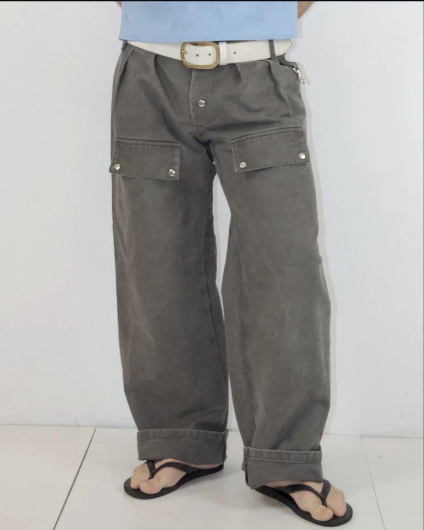 H&M Grey Cargo Pants Wide Leg (Category: Other Bottoms) located in Manila. Submitted by debbiecoca0801 (Listing ID 1450666722, Image 1). Description: - H&M Grey Cargo Pants - Wide leg fit - Sturdy cotton blend fabric - Button closure - Two front pockets - Perfect for casual wear - Size: EUR 34 / US 2 / CA 2.