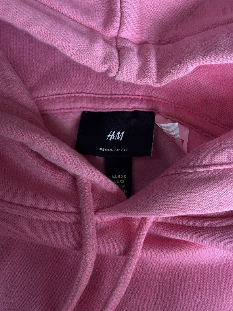 H&M Marvel Comics Pink Hoodie (Category: Hoodies) located in Quezon City. Submitted by prelovednd21 (Listing ID 1450603121, Image 3). Description: - Pink H&M hoodie - Features Marvel Comics graphics on front and back - Regular fit - Size XS - Ideal for Marvel fans.