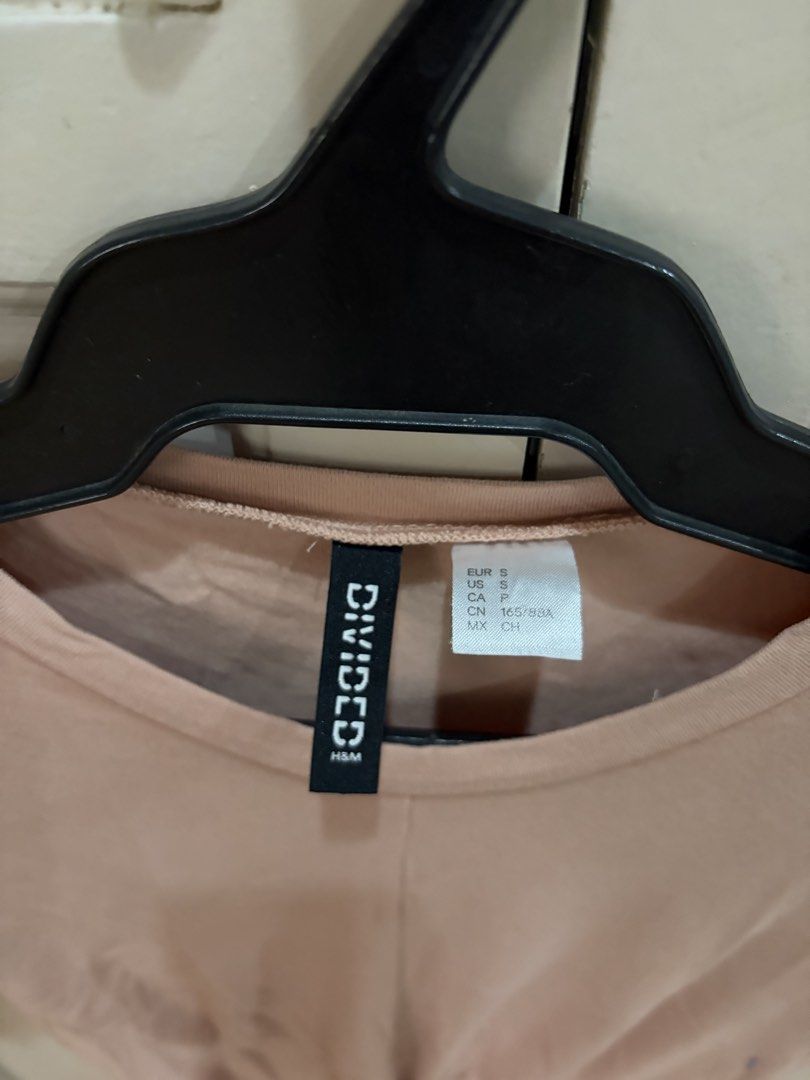 H&M Pink Twist Front Cropped Shirt (Category: Shirts) located in Manila. Submitted by goldrea (Listing ID 1450644293, Image 2). Description: - H&M pink cropped shirt - Small - Slightly used.