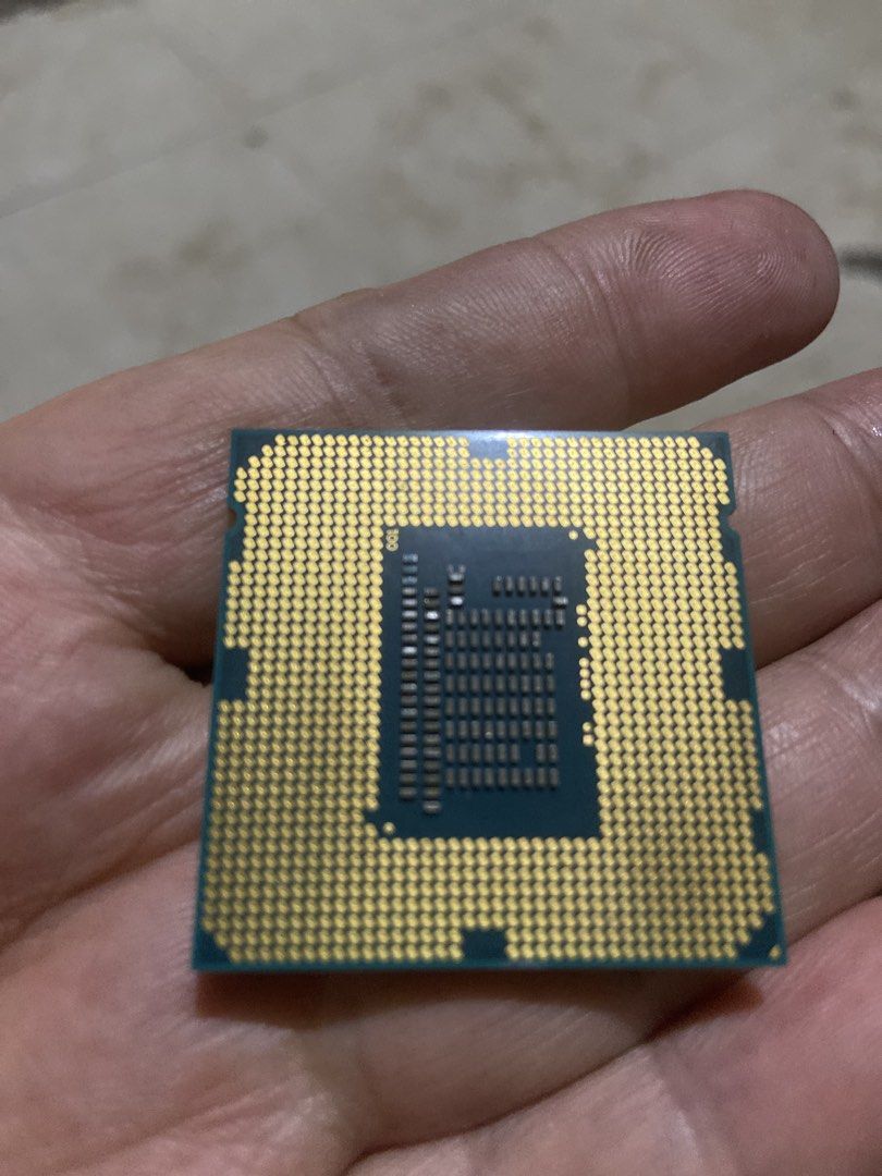 Intel Celeron G1610 SR16K 2.60GHz CPU Processor (Category: Computer Parts) located in Taguig. Submitted by billpogi23 (Listing ID 1450579750, Image 3). Description: - Intel Celeron G1610 Processor - Clock Speed: 2.60GHz - Origin: Made in Costa Rica - Condition: Tested and working - Reason for Selling: System upgrade - Included: Protective plastic casing -for intel 3rd gen socket .
