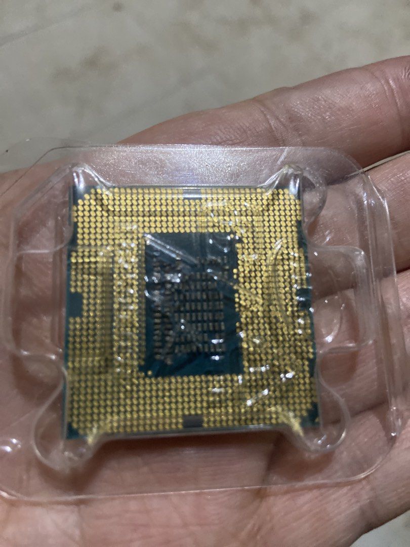 Intel Celeron G1610 SR16K 2.60GHz CPU Processor (Category: Computer Parts) located in Taguig. Submitted by billpogi23 (Listing ID 1450579750, Image 2). Description: - Intel Celeron G1610 Processor - Clock Speed: 2.60GHz - Origin: Made in Costa Rica - Condition: Tested and working - Reason for Selling: System upgrade - Included: Protective plastic casing -for intel 3rd gen socket .