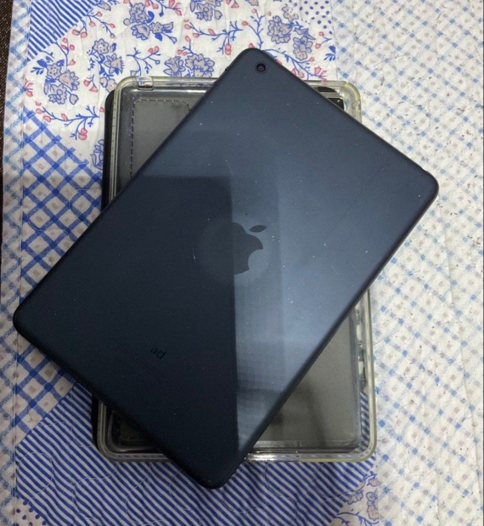 Ipad mini 2 (Category: iPad) located in Tacurong. Submitted by phthriftclothing (Listing ID 1450649277, Image 2). Description: - Apple iPad Mini 2 - Good working condition - Good for reading and music - No charger included - With case .