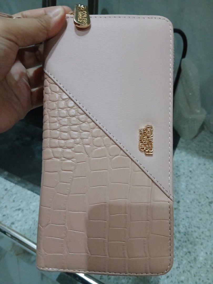 ITALY WRISLET LONG WALLET (Category: Wallets & Card holders) located in Macabebe. Submitted by collectionspurses (Listing ID 1450554555, Image 3). Description: brand new, imported , orig, italy wallet, rare, one only.