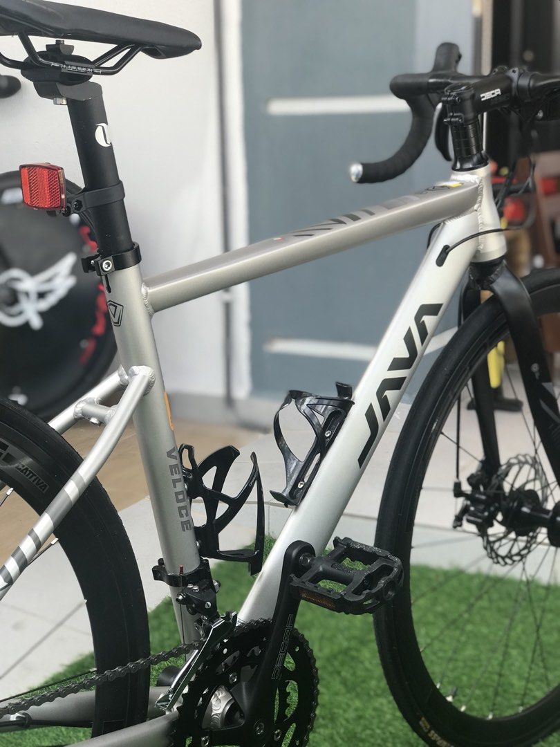 JAVA Road Bike (Category: Bicycles) located in Kuantan. Submitted by pik97 (Listing ID 1450669489, Image 2). Description: - Java Veloce - Frame size 49 - Jual sebab basikal dah tersadai, condition masih cun 9/10 - Jangan malu untuk nego☺️ .