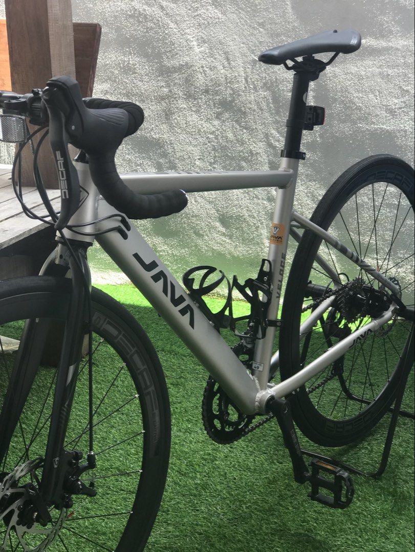 JAVA Road Bike (Category: Bicycles) located in Kuantan. Submitted by pik97 (Listing ID 1450669489, Image 1). Description: - Java Veloce - Frame size 49 - Jual sebab basikal dah tersadai, condition masih cun 9/10 - Jangan malu untuk nego☺️ .