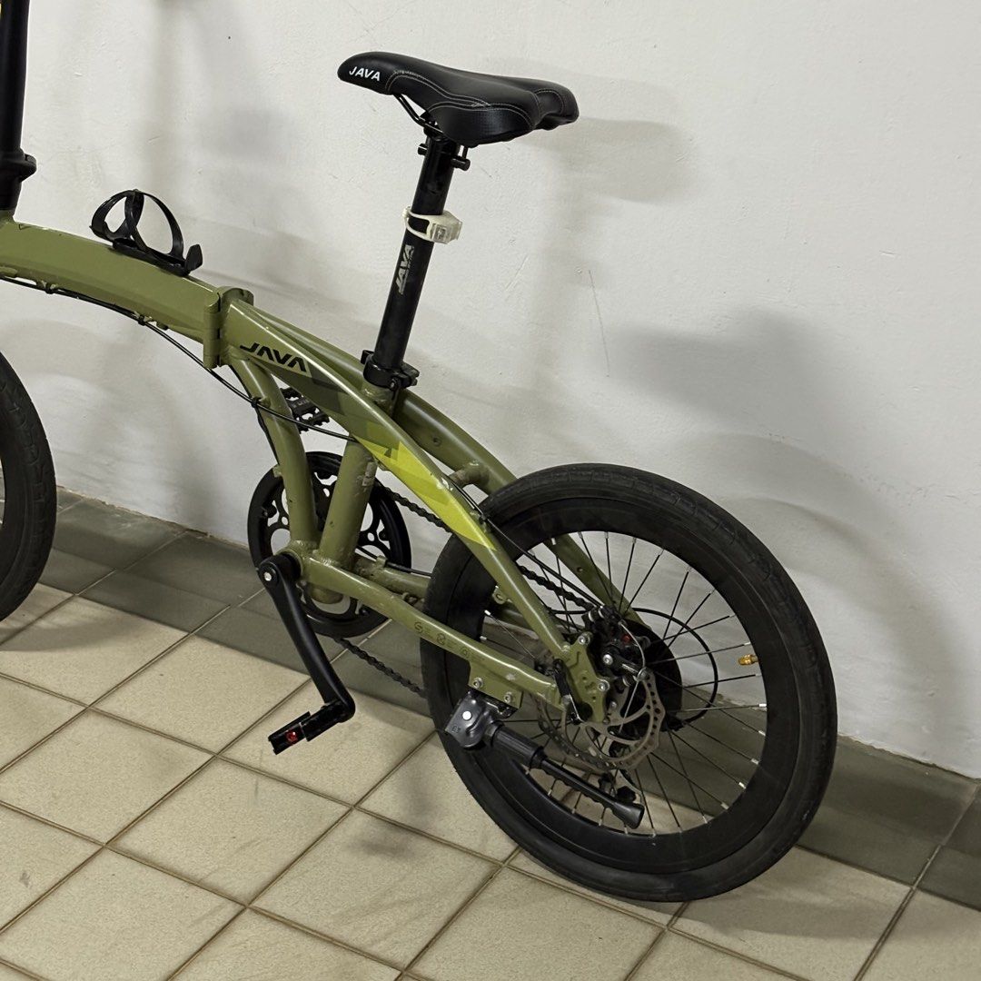 Java Zelo Foldable Bicycle (Category: Bicycles) located in Singapore. Submitted by frl69.pl (Listing ID 1450710376, Image 3). Description: need to do gear servicing other than that all ok red front block will be dekit other than that, what u see is what you get - carbon m handlebar - red brake levers - bottle holder.