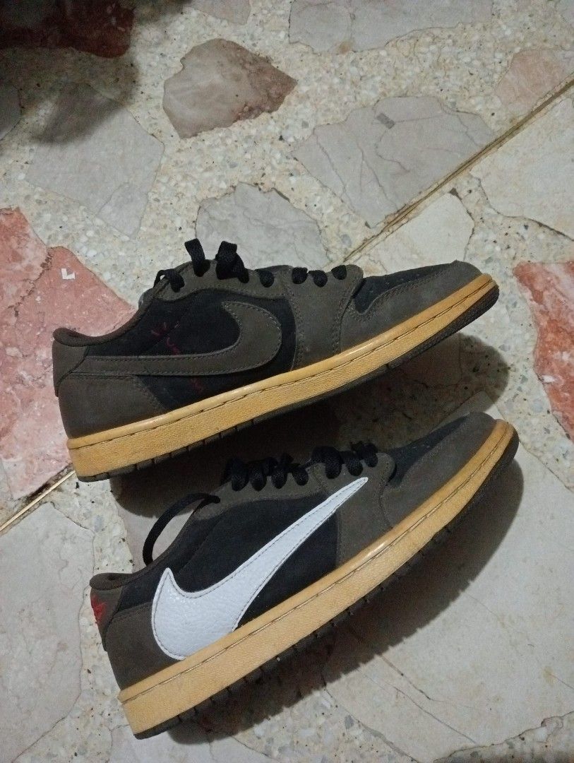 Jordan 1 Retro Low OG SP (Category: Casual Shoes) located in Manila. Submitted by hanl7584 (Listing ID 1450679745, Image 2). Description: Air Jordan 1 High Travis Scott, La Flame added his signature backwards Swoosh logo on the lateral side. "Cactus Jack" insignias on the heel and inner upper atopa sail midsole and dark brown outsole completes the design. EU 40½ Colorway Black/Dark Mocha-University Red-Sail -Slightly used dipa pudpod outsole RFS: