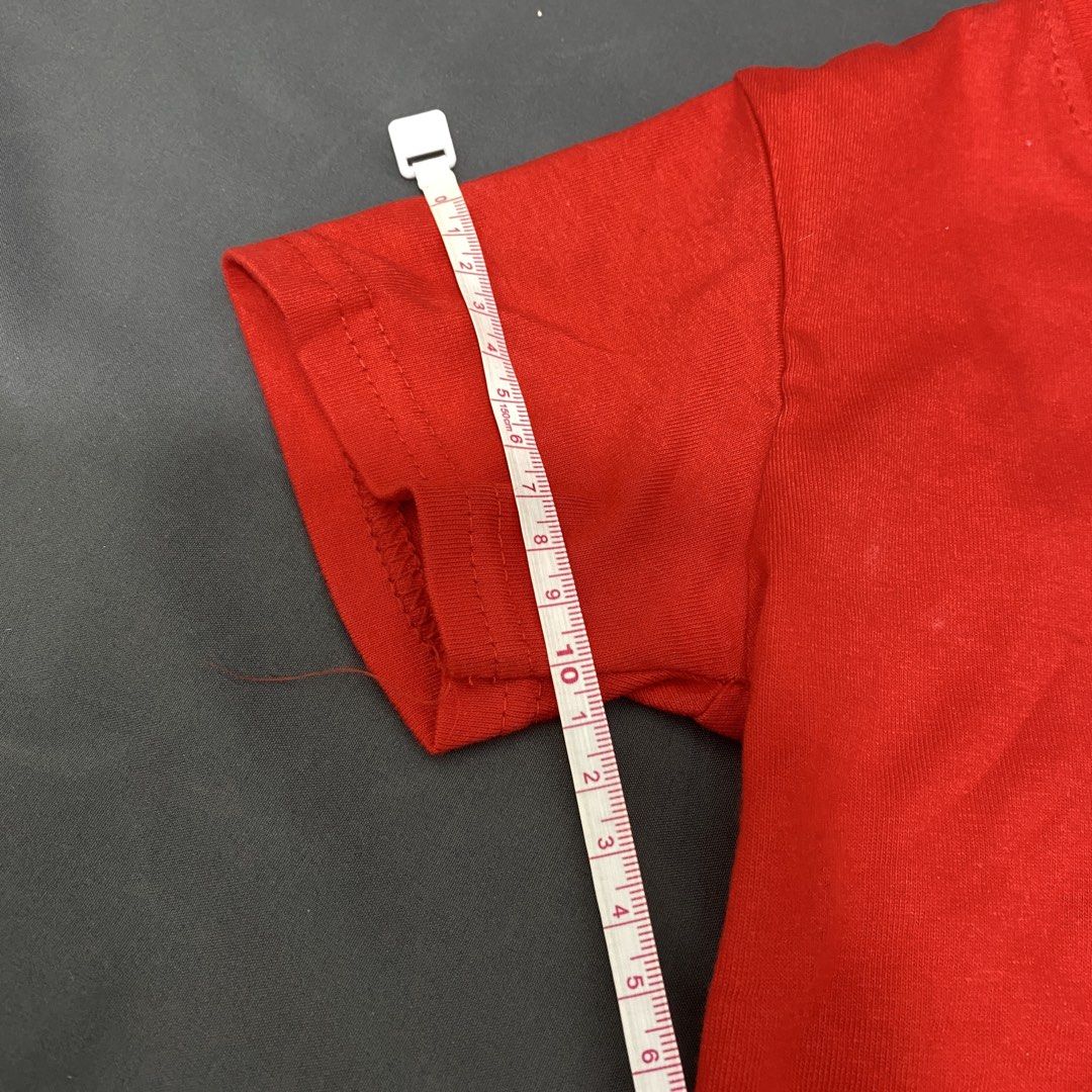 kaos merah cat kucing red t-shirt crop mini (Kategori: 8 hingga 12 tahun) berada di Jakarta Timur. Dikirim oleh garsalelicious (ID iklan 1450642854, Gambar 2). Deskripsi: jadi aku baru beli kaos. kayaknya deskripsi tokonya salah deh. ini kayak baju anak anak. ukuran di label S. tapi ini kayak size anak anak. aku gatau ukuran anak anak nya buat berapa tahun intinya ukurannya kayak gini yaa : LD sekitar 60 cm lebar lengan sekitar 10 cm panjang diuk
