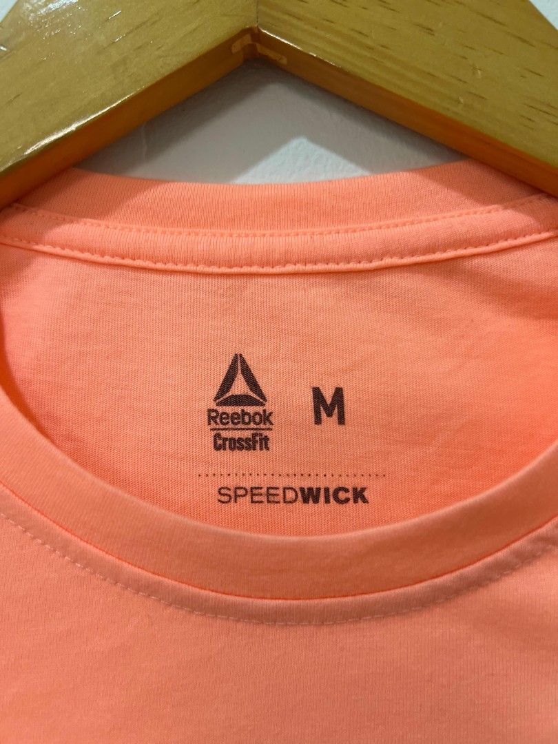 Kaos Reebok (Kategori: Pakaian - Lainnya) berada di Pati. Dikirim oleh preluv.room (ID iklan 1450601253, Gambar 3). Deskripsi: Kaos Reebok Size M Ld. 84 P. 64.