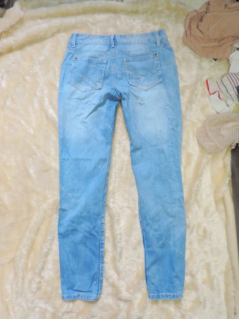 Light Wash Ripped Boyfriend Jeans (Category: Jeans) located in Marikina City. Submitted by harmonicashoppe (Listing ID 1450599144, Image 3). Description: .
