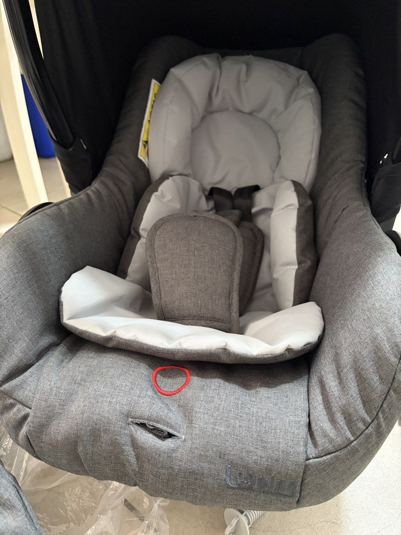 Looping Squizz Car Seat bought May 2025 (Category: Car Seats) located in Taguig. Submitted by hiporkchop (Listing ID 1450542137, Image 2). Description: - Bought for 9k last May 2025 - Selling for only 4k! - Used less than 10x when baby was a newborn, for pedia appointments - No drop history, airbag intact - Compatible with Squizz 3 stroller.