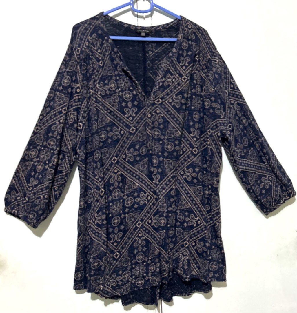 Loose fit blouse (Category: Longsleeves) located in Marikina City. Submitted by decluttering.matters (Listing ID 1450567524, Image 2). Description: ‼️ Please read the details and terms and inspect all the photos Size: 2XL Color: navy / dark blue with brownish print Soft fabric with nice print No reservations. Payment first via GCash. Shipping will be arranged and paid by the buyer. Preferably Grab or Lalamove. For provincial deliveries, I can onl