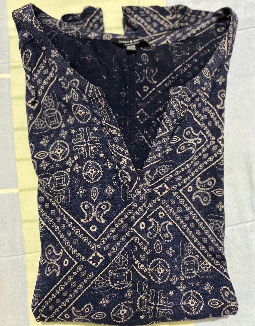 Loose fit blouse (Category: Longsleeves) located in Marikina City. Submitted by decluttering.matters (Listing ID 1450567524, Image 1). Description: ‼️ Please read the details and terms and inspect all the photos Size: 2XL Color: navy / dark blue with brownish print Soft fabric with nice print No reservations. Payment first via GCash. Shipping will be arranged and paid by the buyer. Preferably Grab or Lalamove. For provincial deliveries, I can onl