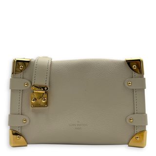 (Category: ) located in . Submitted by carousellluxury (Listing ID 1431247712, Image 1). Description: .