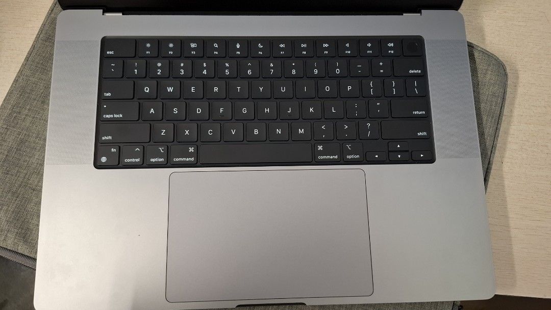 MacBook Pro M1 Pro 16 2021513941459132098561