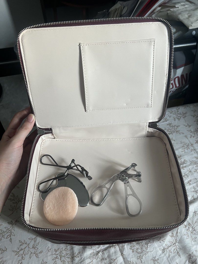 Makeup bag leather (Category: Announcements) located in Quezon City. Submitted by dizzychim (Listing ID 1450630206, Image 2). Description: .