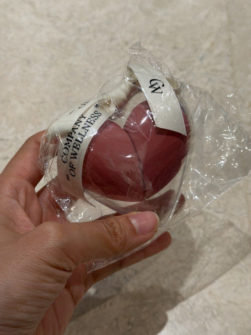Makeup Sponge (Category: Makeup) located in Singapore. Submitted by ekohouse (Listing ID 1450700255, Image 2). Description: Brand new blender sponge .