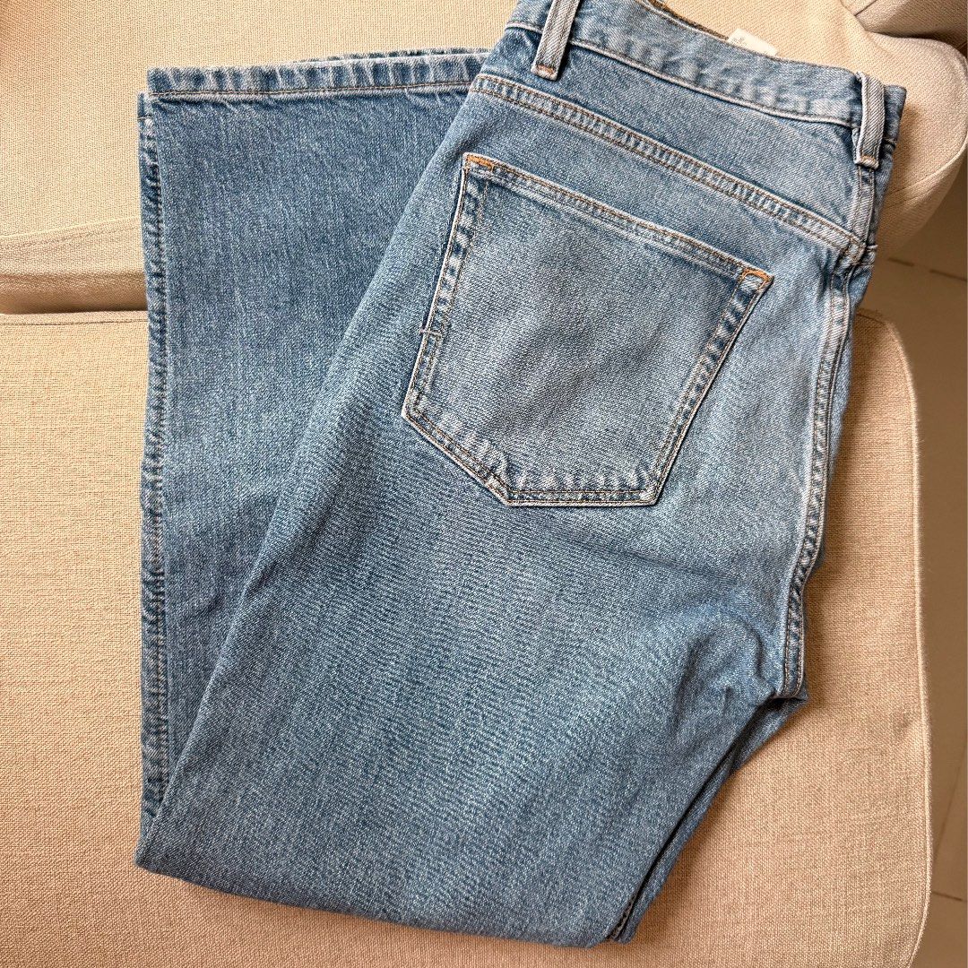 Massimo Dutti Denim Light wash Jeans (Category: Jeans) located in Quezon City. Submitted by stylesaverph (Listing ID 1450669041, Image 3). Description: Bought this for ₱4995 Size USA 8 Waist : 39cm Length: 91cm .