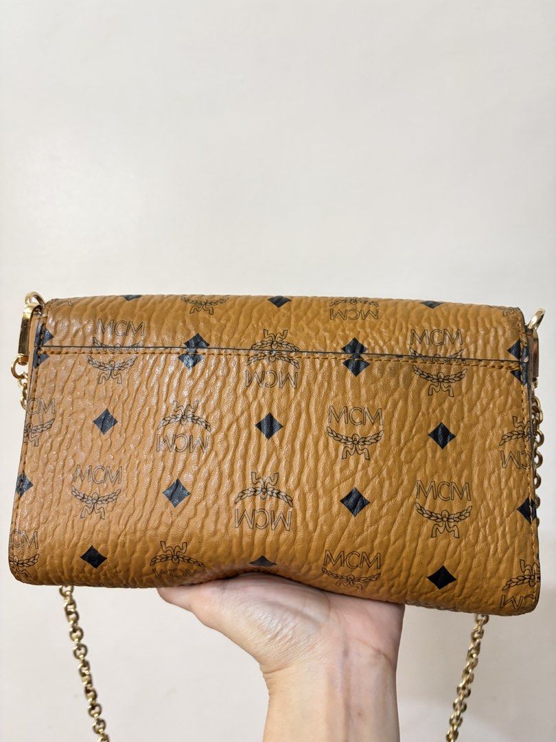 MCM chain sling bag (Category: Cross-body Bags) located in Balanga. Submitted by neri_declutters (Listing ID 1450678679, Image 3). Description: 📍Location: Balanga Bataan 🏍️Delivery Options: J&T, and LBC 💵Mode of Payment: Gcash, Bank Transfer (Payment First Basis) ❌No cancellation of order/s #PrelovedBags #PrelovedBag #PrelovedPH #PrelovedBagsPH #BrandedPreloved ThriftFinds UkayFinds UkayPH SecondHandStyle SustainableFashion Note: Kindly manage