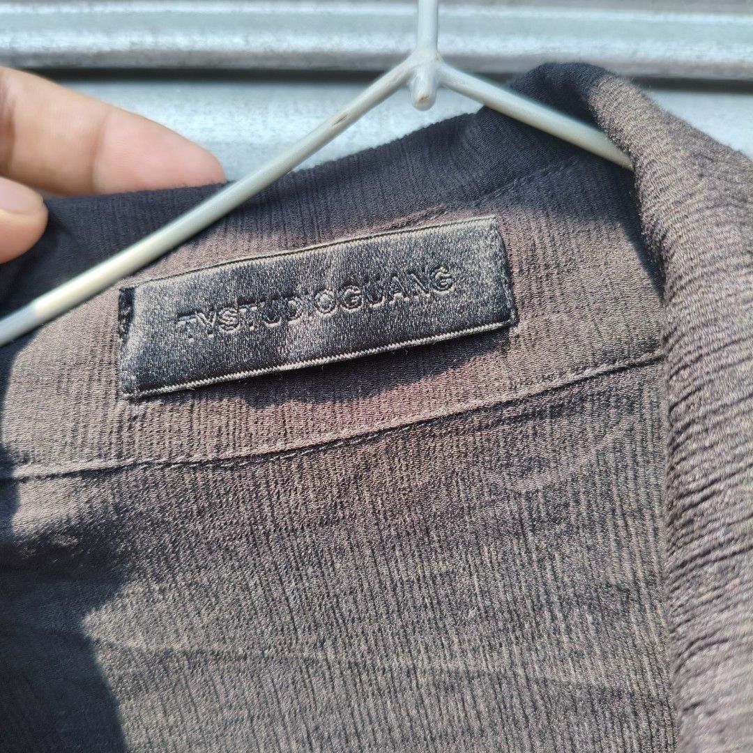(medium ladies) micro pleats asymmetrical shirt (Category: Shirts) located in Lucena. Submitted by minryism (Listing ID 1450570150, Image 3). Description: micro pleats asymmetry black shirt 🌞🌞fits medium ladies 🌸🌸fits xs- small guys onli: 200 Length: 29 in Width (pit to pit):19 in Shoulder:15 in Sleeves:8.5 in Arm opening: 11 in paired with ur v flowy skirt or micro shorts laban na has highlow length cab easily dress up or down depending kung