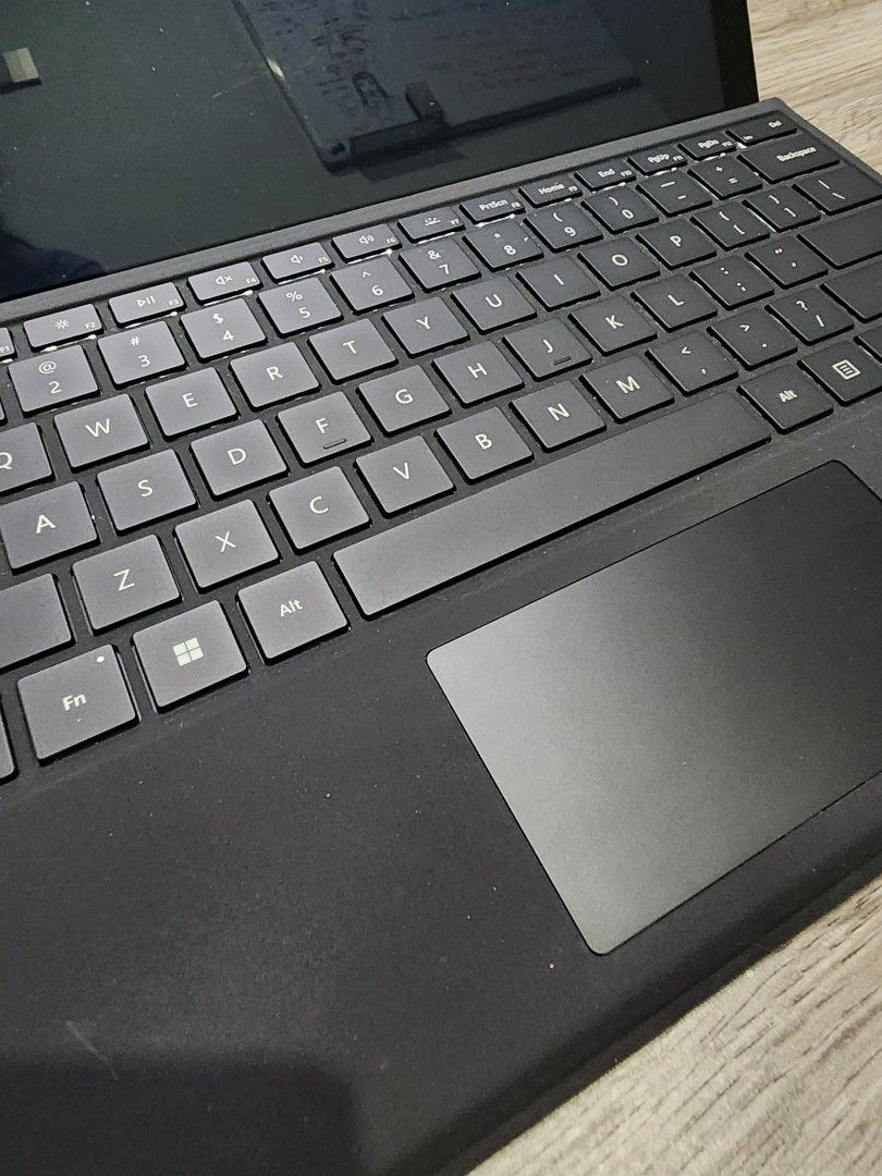 Microsoft Surface Pro 7+ with Keyboard513511321565276162