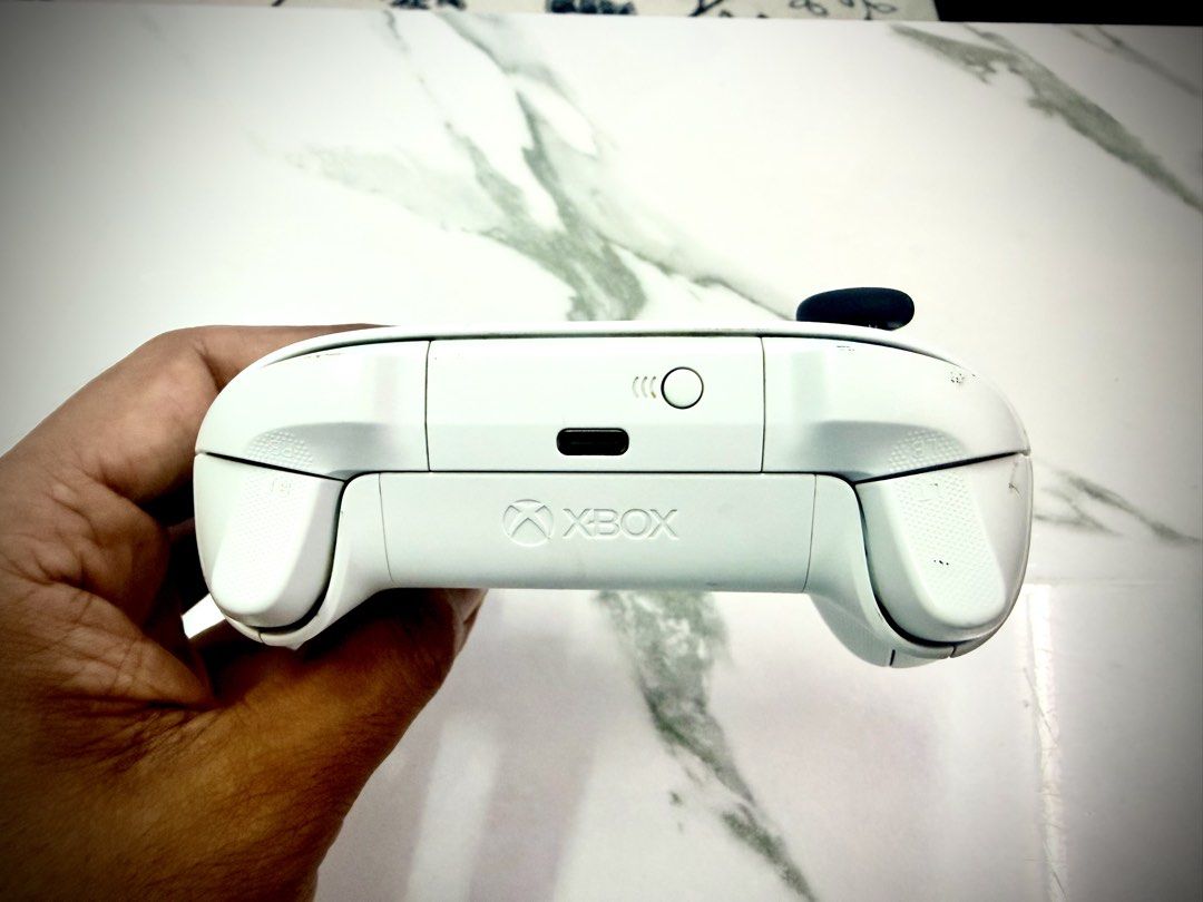 Microsoft Xbox Wireless Controller (Category: Controllers) located in Kuala Lumpur. Submitted by julian_balogh (Listing ID 1450554369, Image 3). Description: Microsoft Xbox Wireless Controller Still in very good working condition Tested each buttons and functions working good No issues Only controller. .
