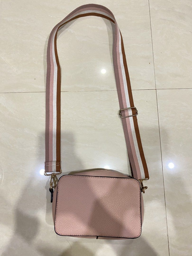 Mudd Pink and Brown Camera Sling Bag (Category: Cross-body Bags) located in San Pedro. Submitted by declutterbymb (Listing ID 1450696770, Image 2). Description: - no issue - cute for casual fits - 9/10 condition ‼️Payment First 📍San Pedro, Laguna 🚚 J&T or Lalamove .
