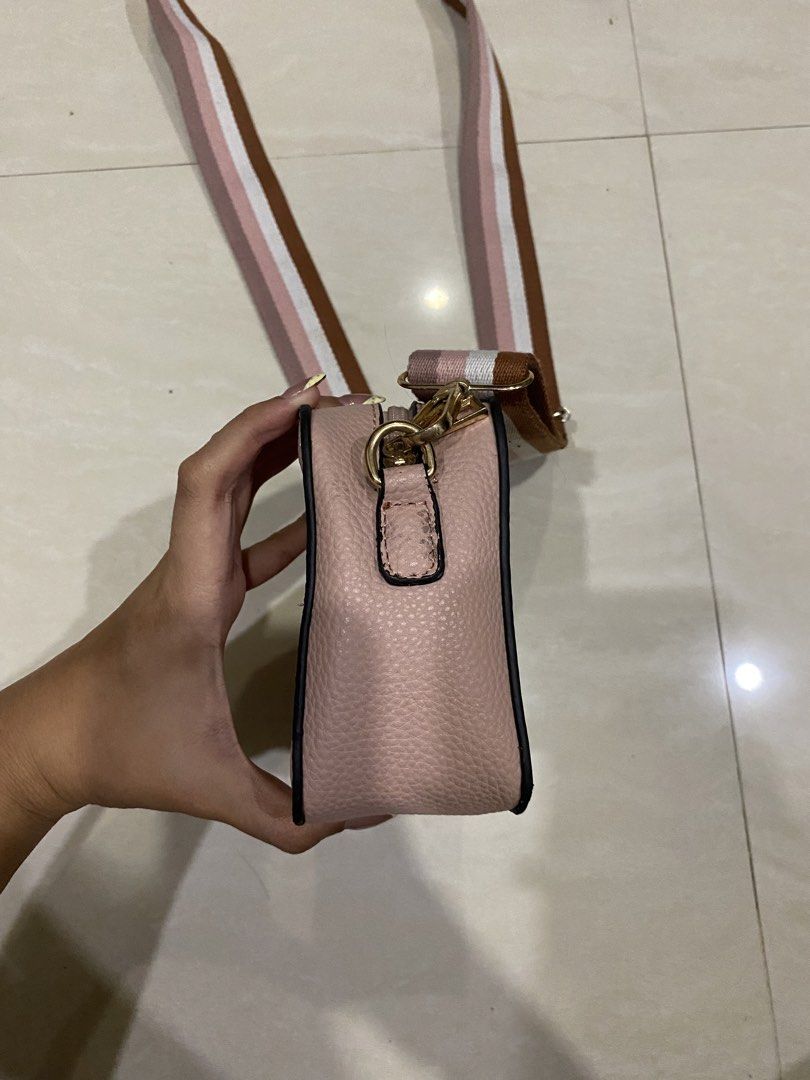Mudd Pink and Brown Camera Sling Bag (Category: Cross-body Bags) located in San Pedro. Submitted by declutterbymb (Listing ID 1450696770, Image 3). Description: - no issue - cute for casual fits - 9/10 condition ‼️Payment First 📍San Pedro, Laguna 🚚 J&T or Lalamove .